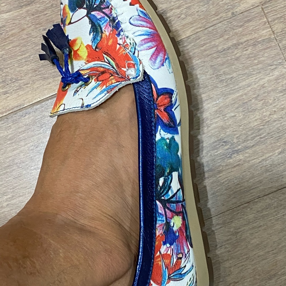 Shoes - Picture 2 of 7